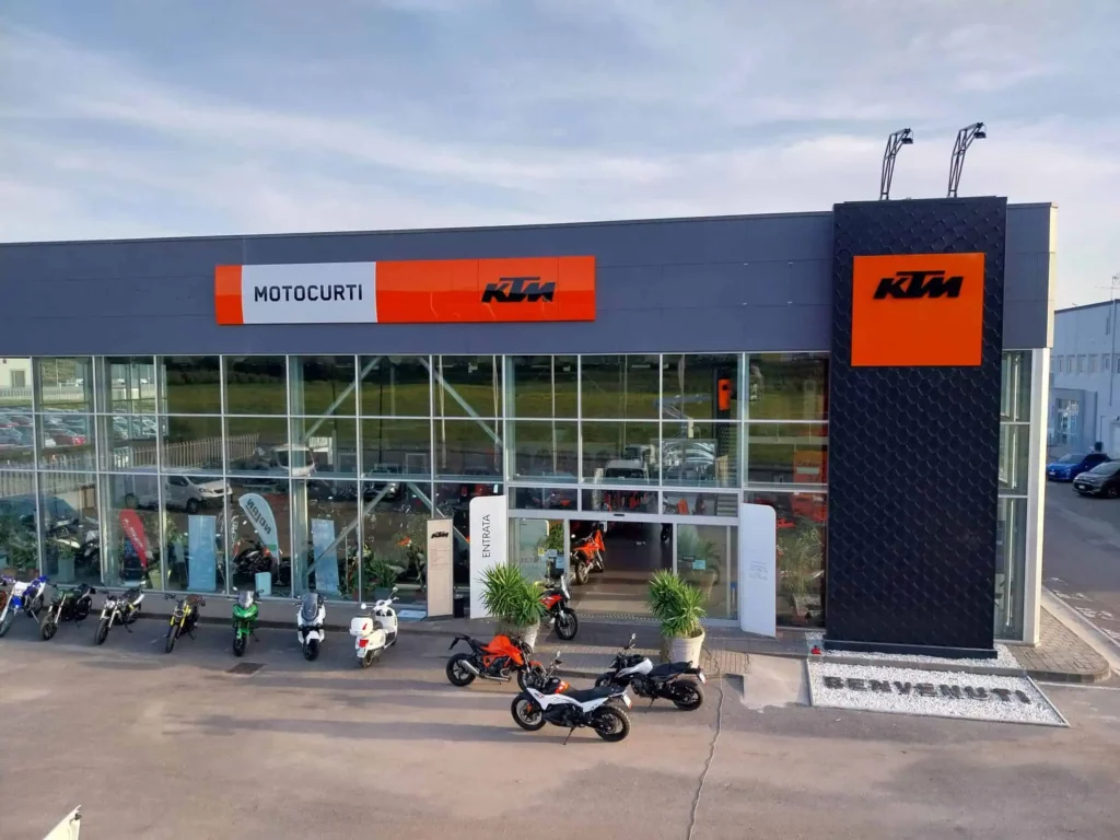KTM insegne Salvatori